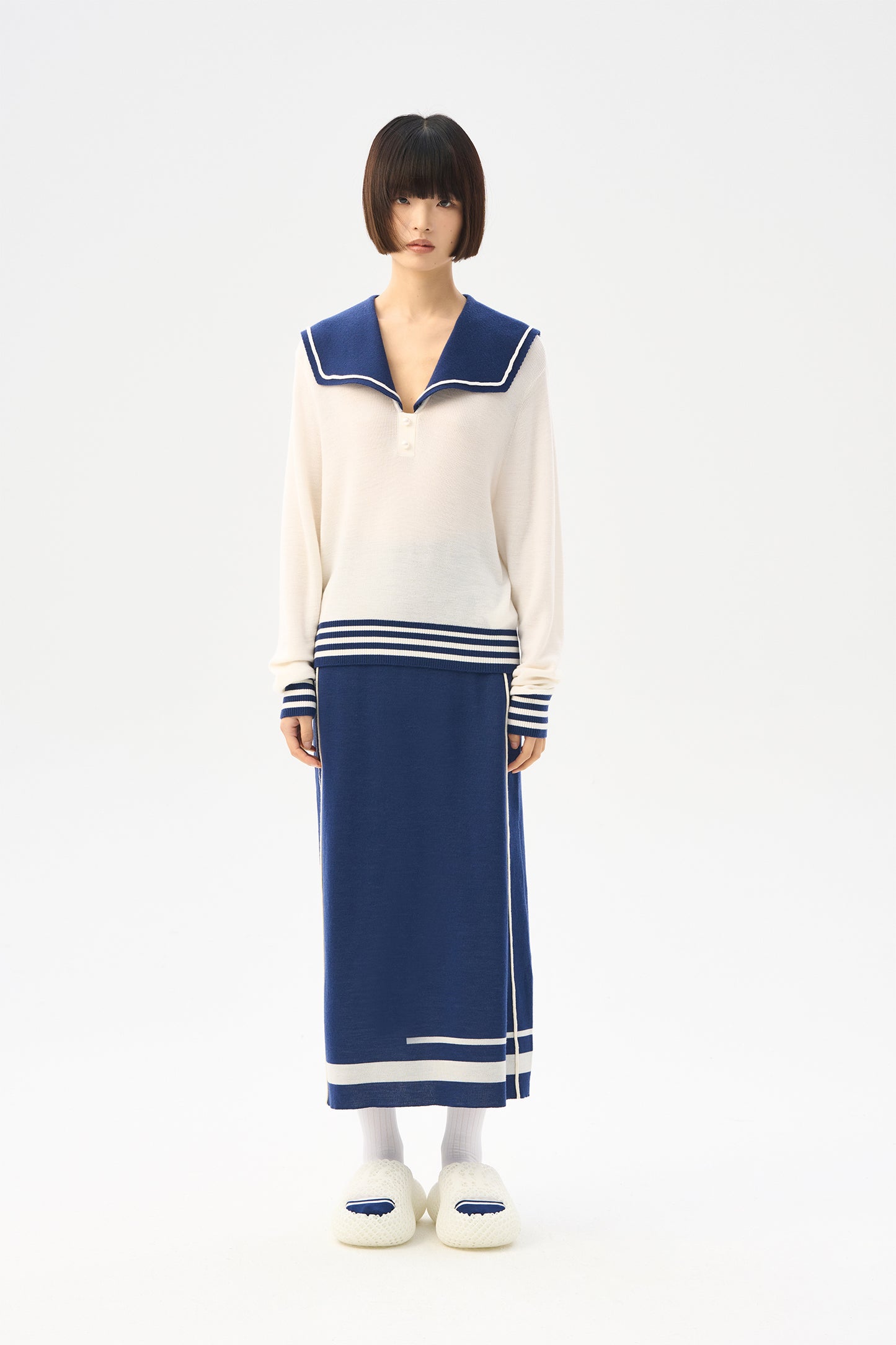 Contrast Navy Collar Wool Pullover
