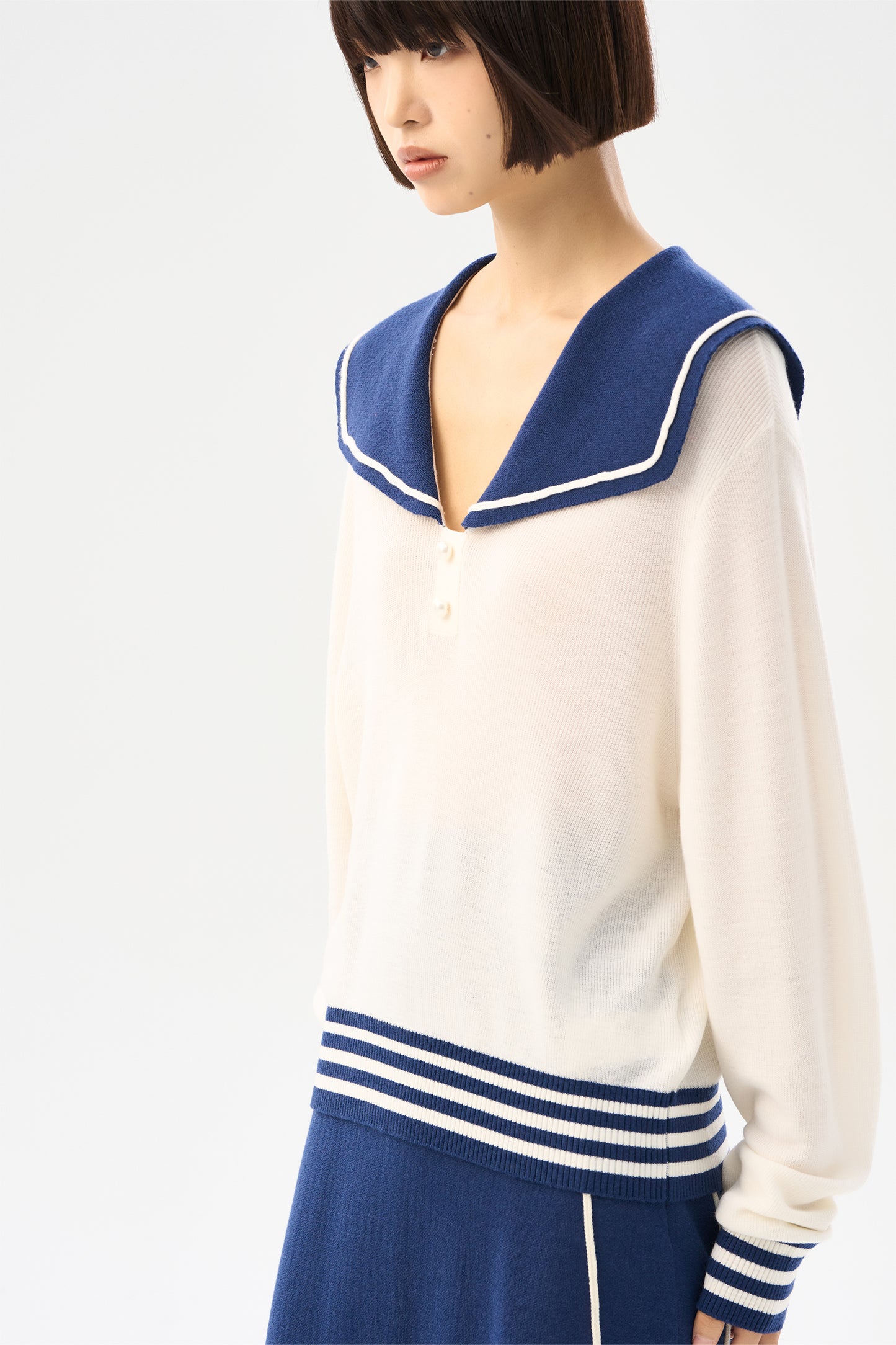 Contrast Navy Collar Wool Pullover