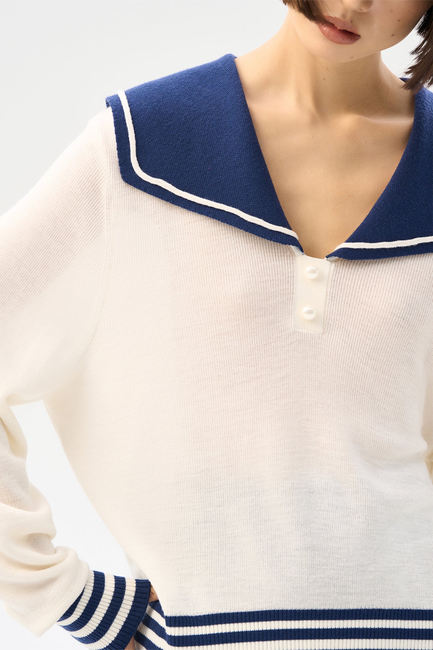 Contrast Navy Collar Wool Pullover