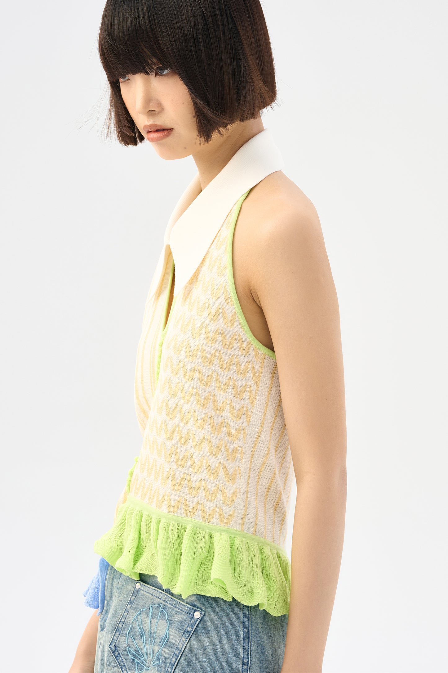 Asymmetric neck hanging knitted vest
